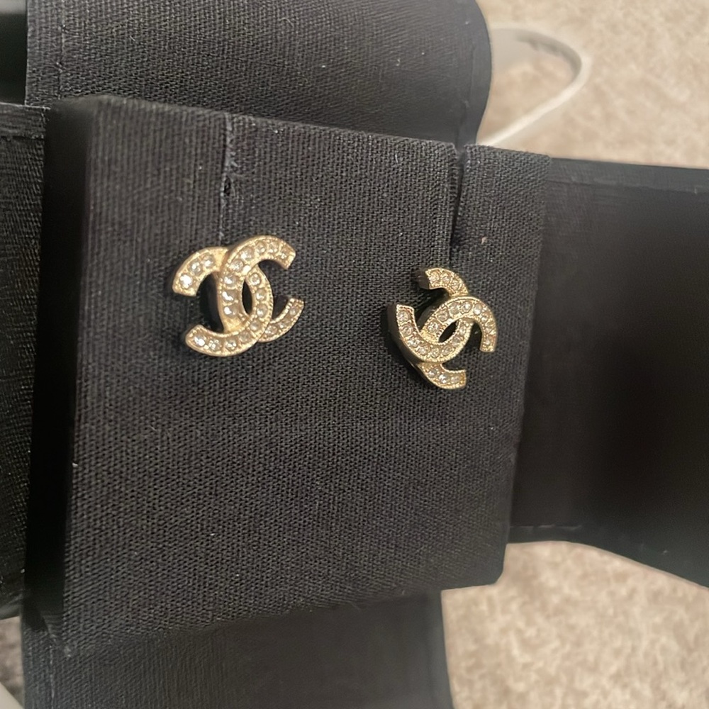 Chanel Crystal CC studs - new with gift receipt - Picture 3 of 4